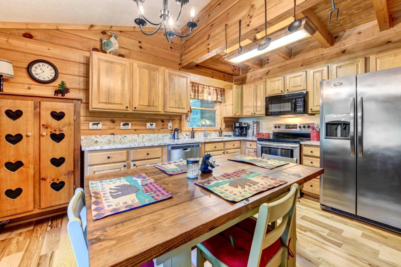 Waynesville Cabin With Covered Deck And Fire Pit! Lake Junaluska Exterior foto