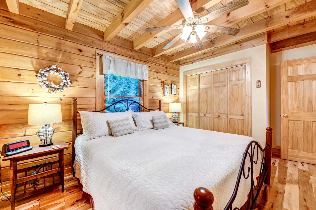 Waynesville Cabin With Covered Deck And Fire Pit! Lake Junaluska Exterior foto