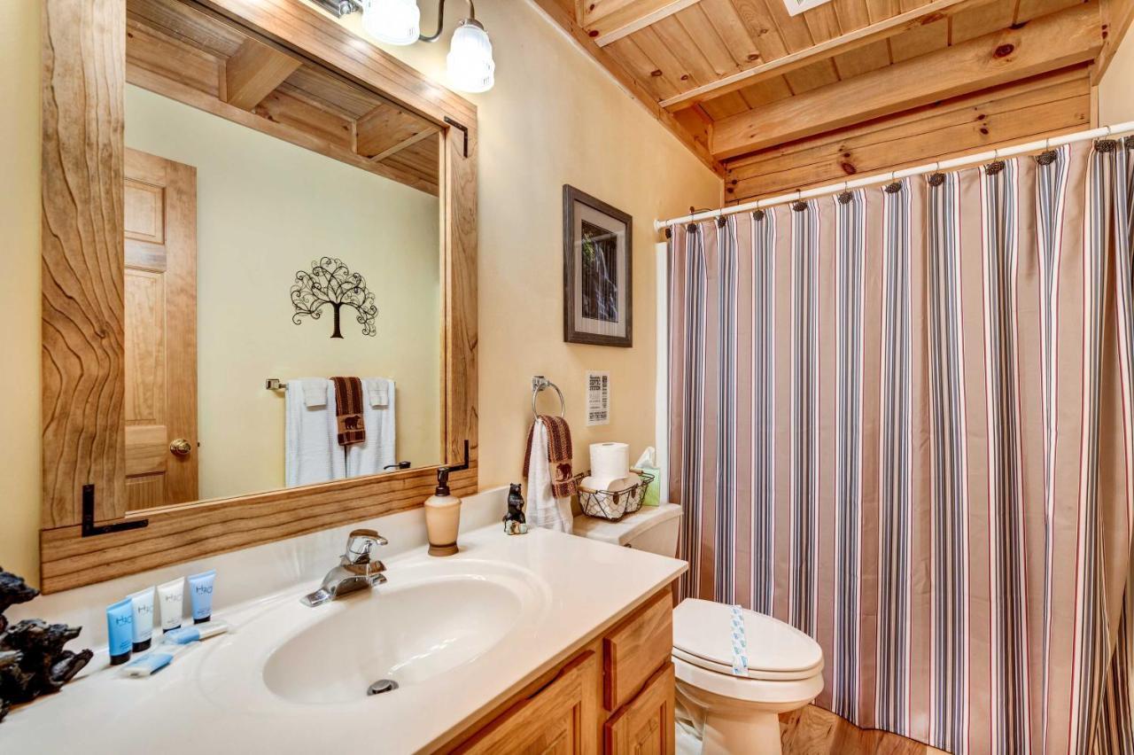 Waynesville Cabin With Covered Deck And Fire Pit! Lake Junaluska Exterior foto
