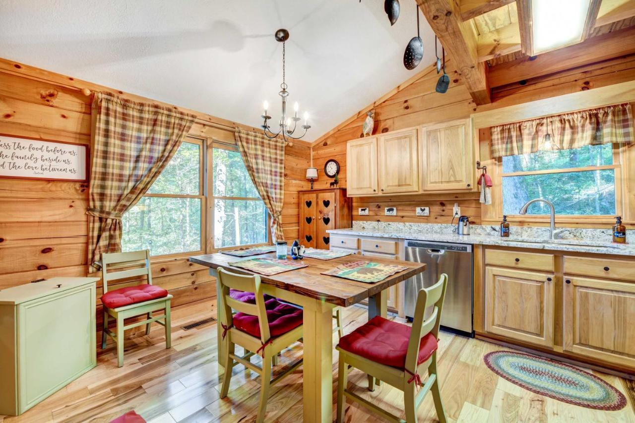 Waynesville Cabin With Covered Deck And Fire Pit! Lake Junaluska Exterior foto