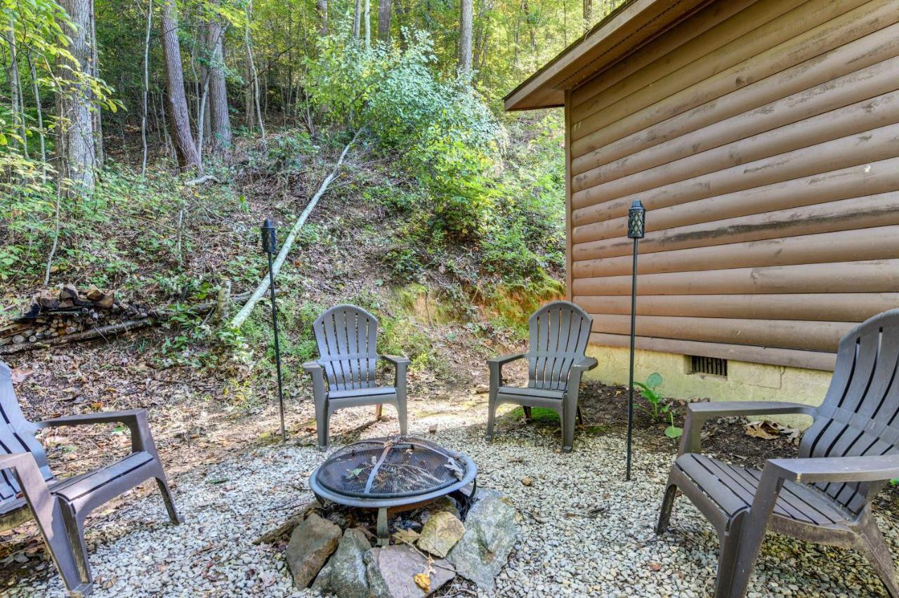 Waynesville Cabin With Covered Deck And Fire Pit! Lake Junaluska Exterior foto